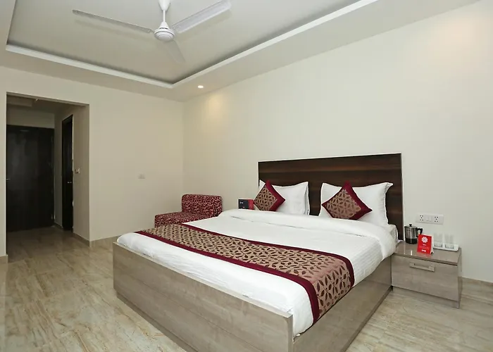 Oyo 11340 Hotel Lakshmi Palace New Delhi