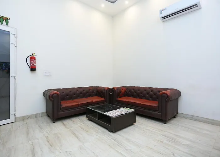 Oyo 11340 Hotel Lakshmi Palace New Delhi